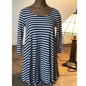 Black and white mini flowy dress